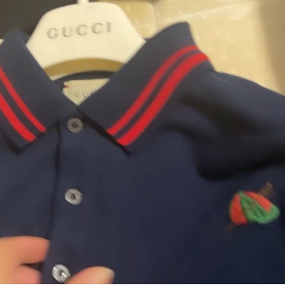 💯authentic GUCCI  ❤️👕brand new perfect condition ❤️❤️💯GUCCI. one polo $225 - Picture 5 of 8
